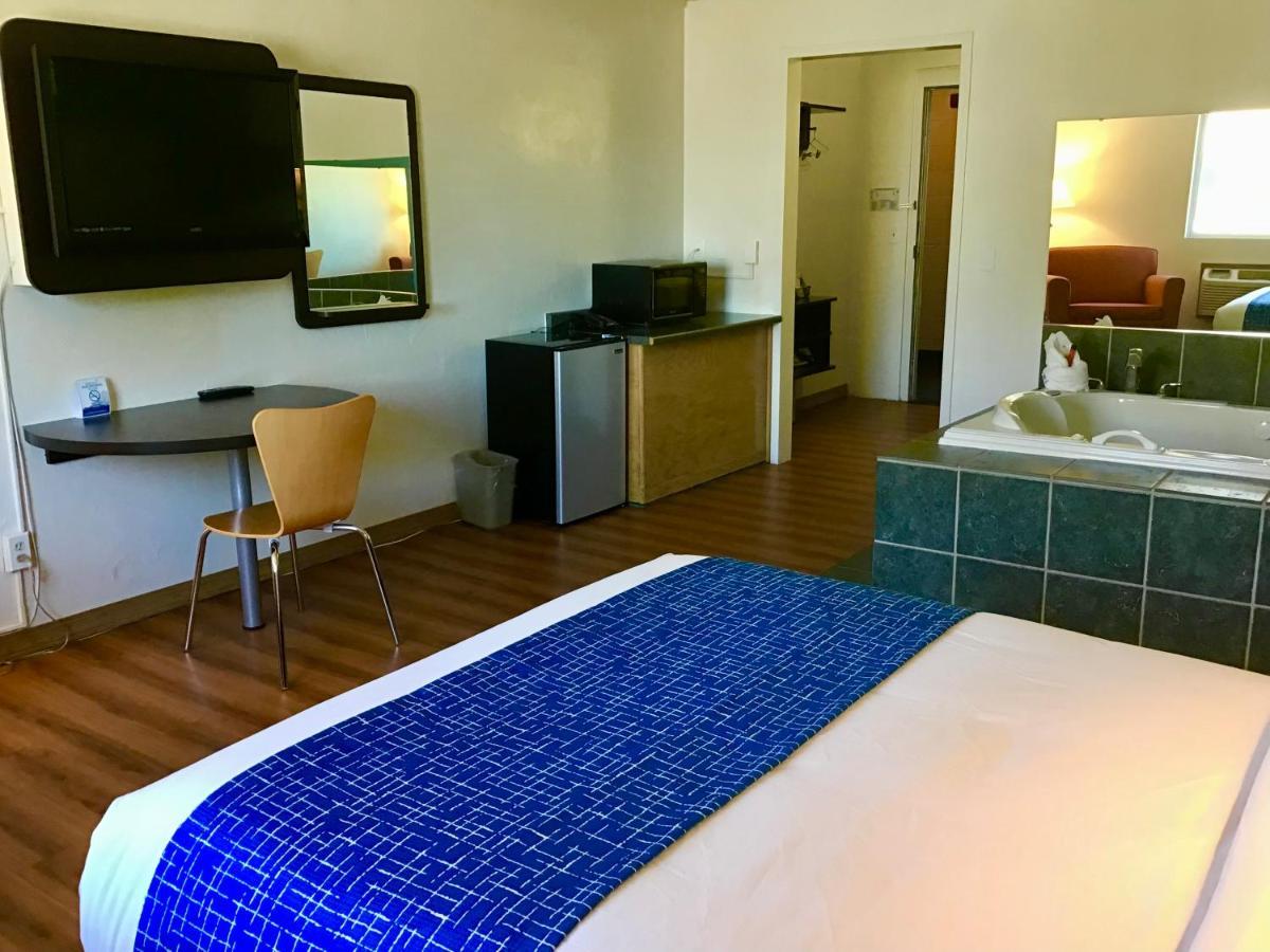 Travelodge Inn & Suites By Wyndham Missoula University Park Extérieur photo